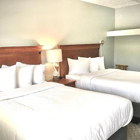 Empire Lakeshore Inn Екстер'єр фото