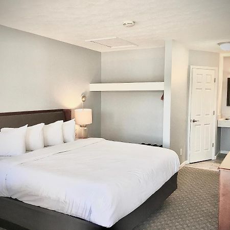 Empire Lakeshore Inn Екстер'єр фото