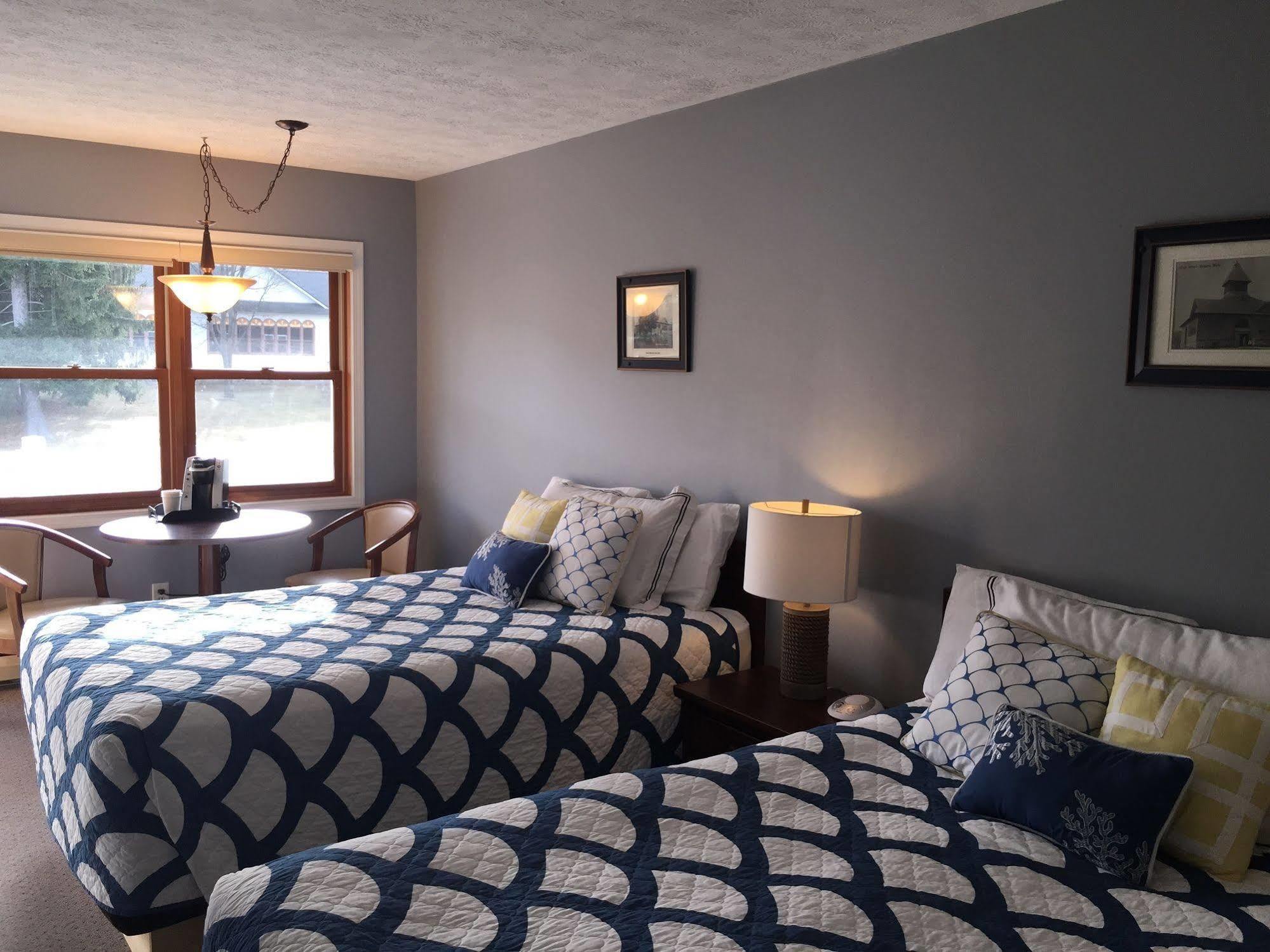 Empire Lakeshore Inn Екстер'єр фото