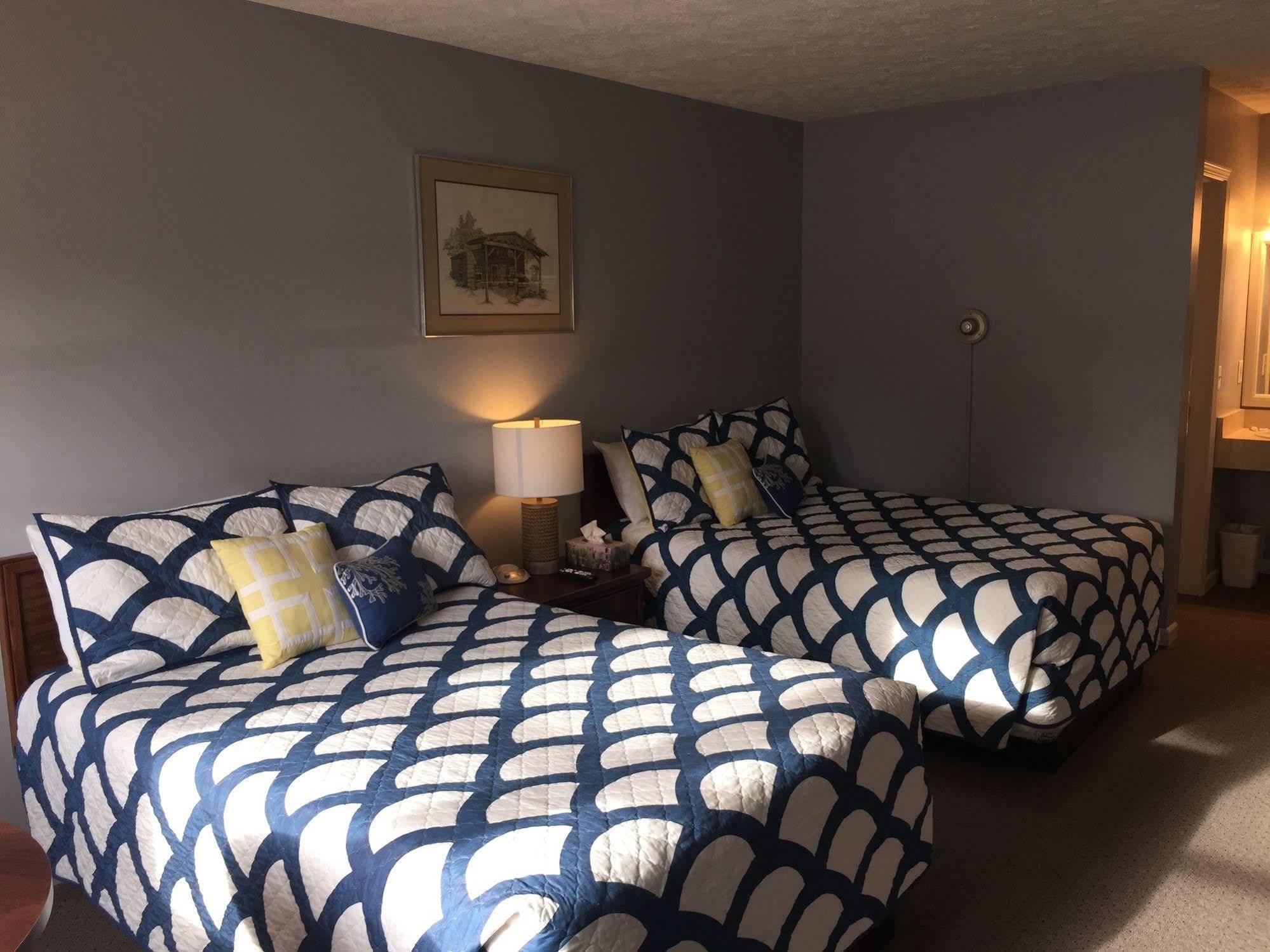 Empire Lakeshore Inn Екстер'єр фото