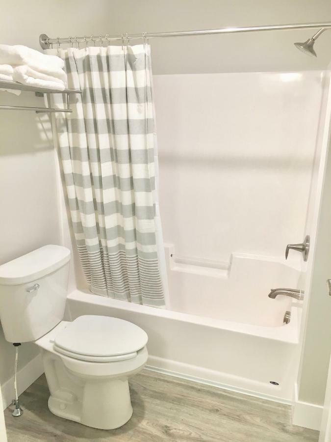 Empire Lakeshore Inn Екстер'єр фото